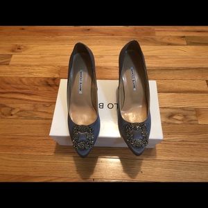 Manolo Blahnik Hangisi Grey